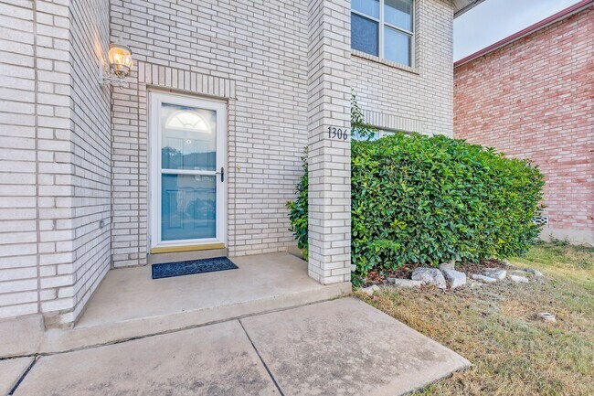 Building Photo - SPACIOUS 3-BEDROOM HOME IN TARA WEST