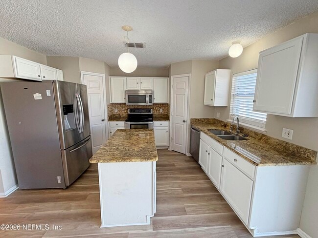 Foto del edificio - 7321 Fox Grove Rd