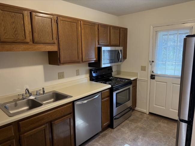 Building Photo - Beautiful Cary Townhome