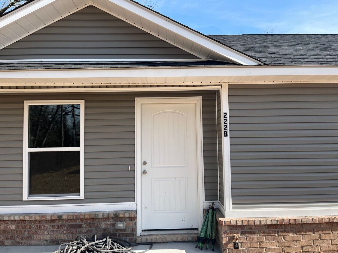 Primary Photo - 222 W 8th Duplex