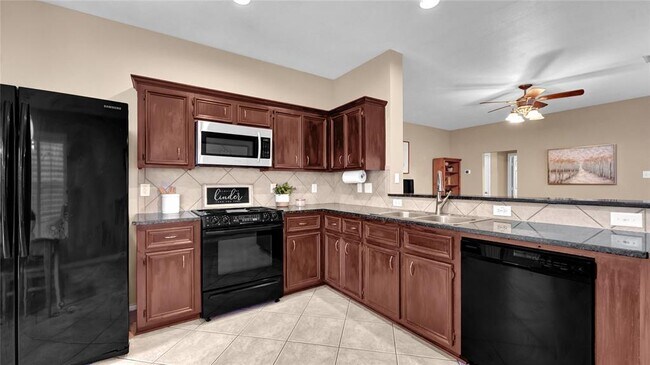 Foto del edificio - 2411 Colonial Springs Ln