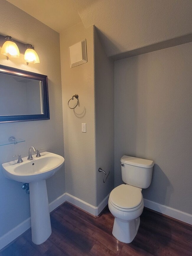 Building Photo - Charming Midtown Petaluma  – 3 Bed, 2.5 Bath