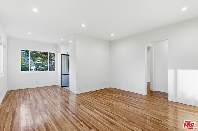 Foto del edificio - 1828 Silver Lake Blvd