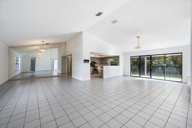 Building Photo - 2216 Amesbury Ct