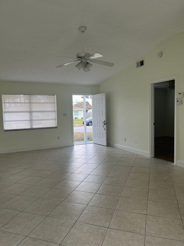 Foto del edificio - 8622 Brackenwood Dr