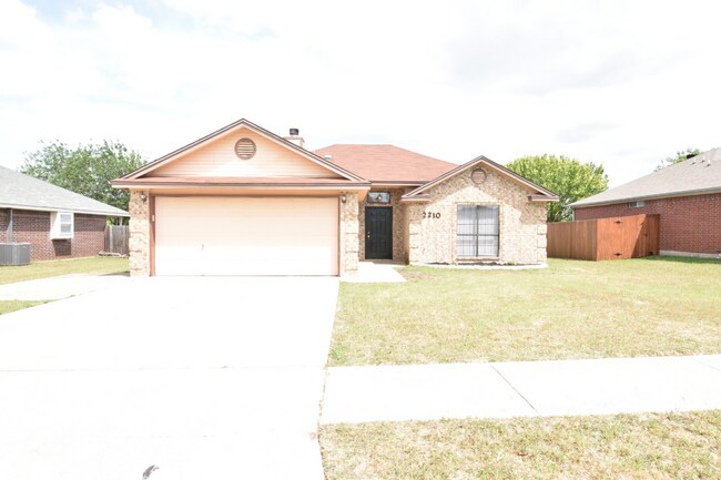 Foto del edificio - 2210 Waterfall Dr