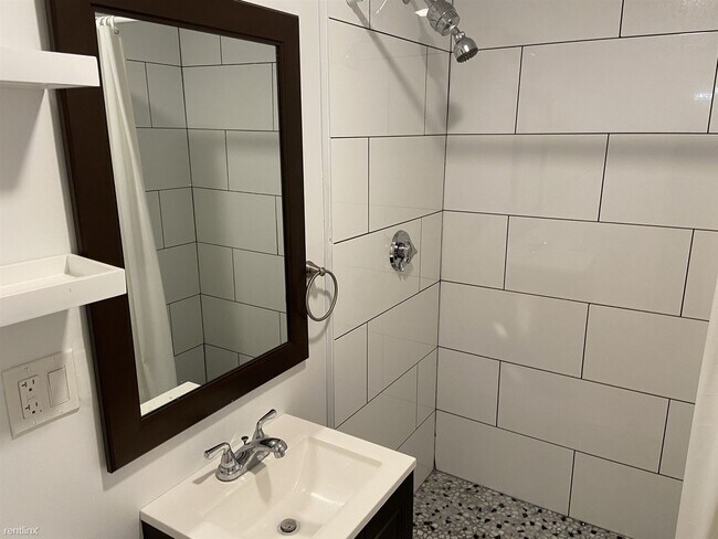 Building Photo - 4 br, 1 bath Duplex - 38 Newton St # 202