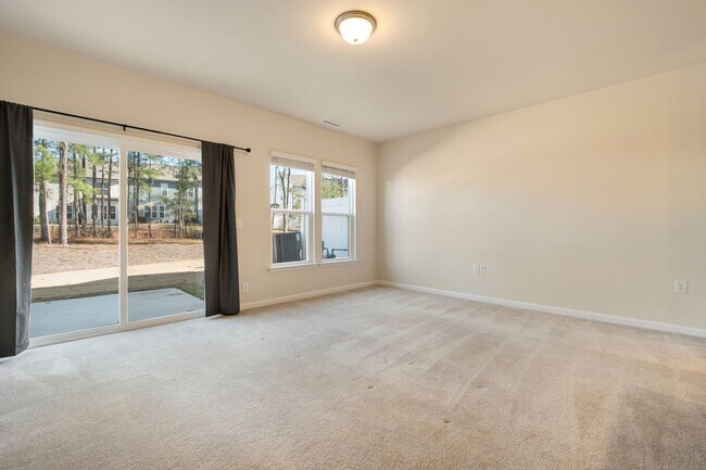 Foto del edificio - Absolutely Stunning 3Bed/2.5Bath Townhome ...