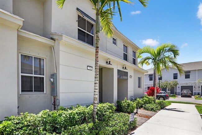 Foto del edificio - 376 NW 8th Ct