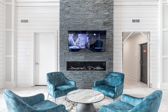 Casa club - The Landon of Cromwell