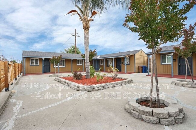 Building Photo - 312 W Tregallas Rd