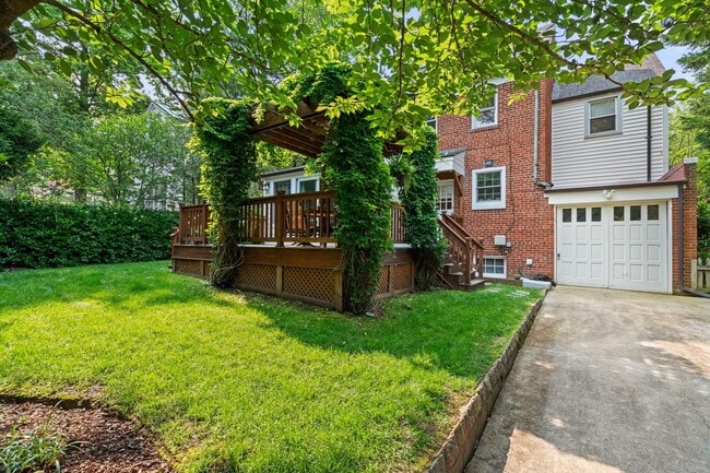 Foto del edificio - 4317 Warren St NW