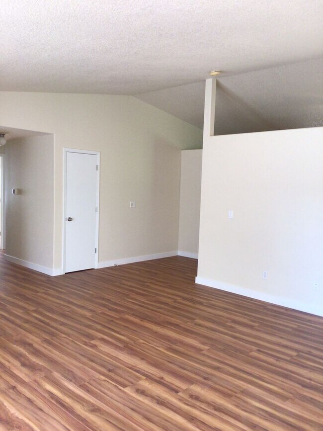 Foto del edificio - 3BD Ranch Style Home in Fircrest Neighborhood