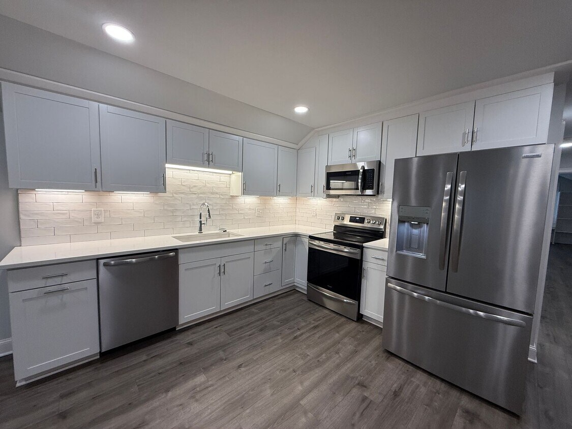 Foto principal - 2023 Moores Ford Rd