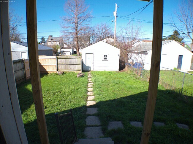 Building Photo - 607 Larcomb Ave