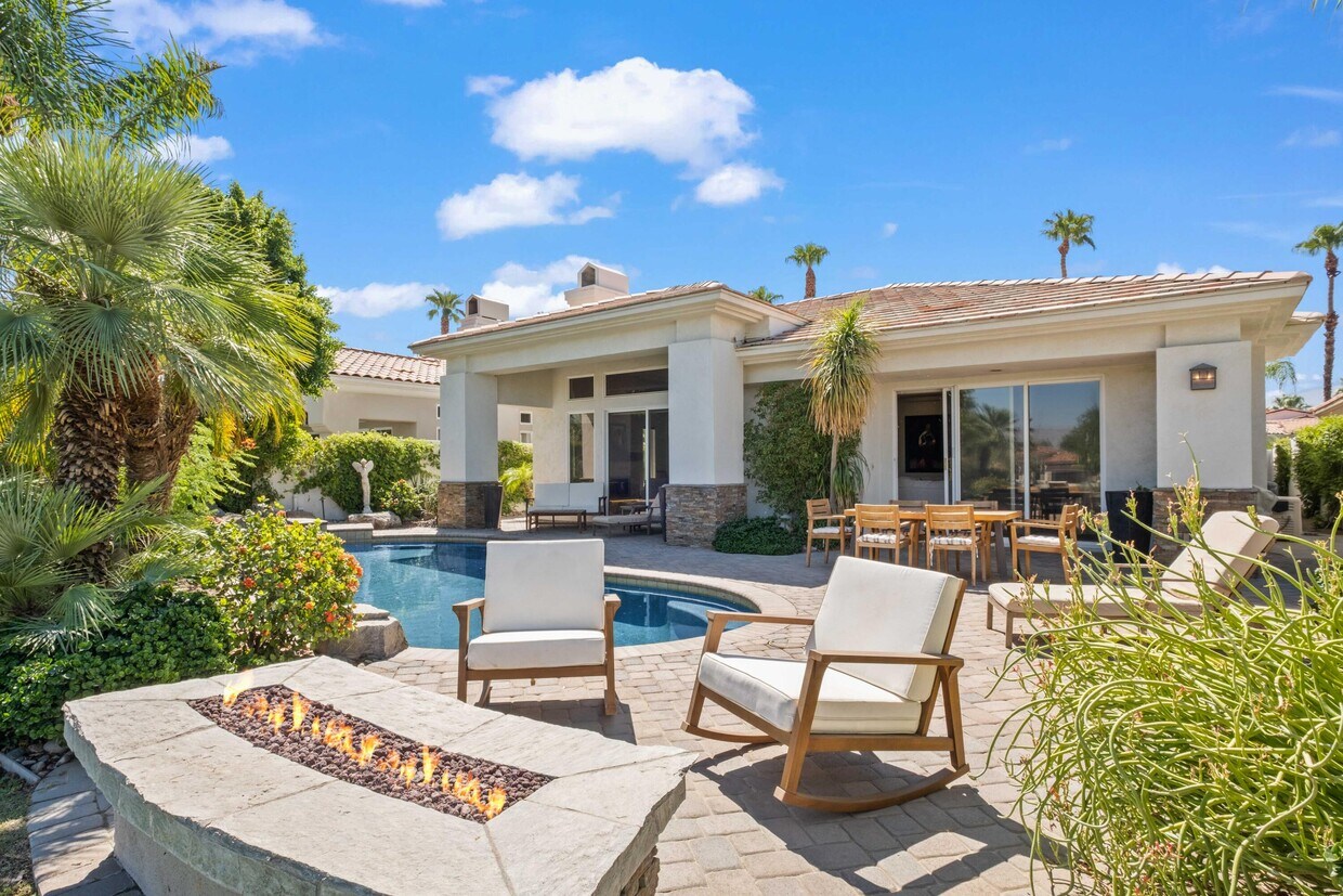 Primary Photo - 936 Mesa Grande Dr