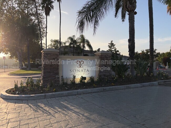 Foto del edificio - 375 Central Ave