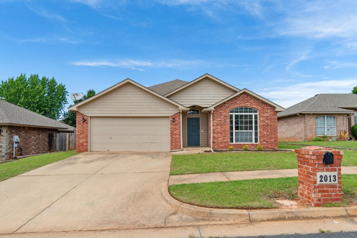 Primary Photo - 4 Bedroom Home in Edmond