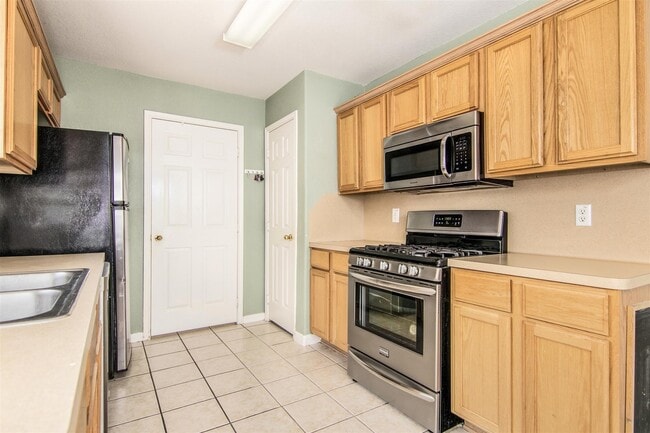 Building Photo - 22907 Sebastian Dr