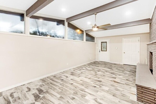 Foto del edificio - 7575 Coburn Dr