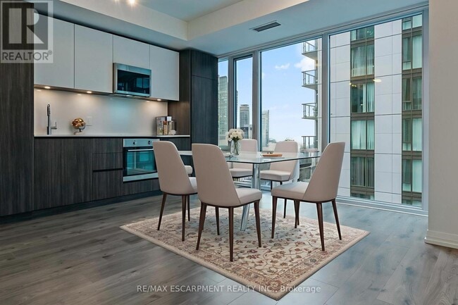 Photo du bâtiment - 28 Widmer St