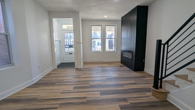 Building Photo - 1223 S 53rd St