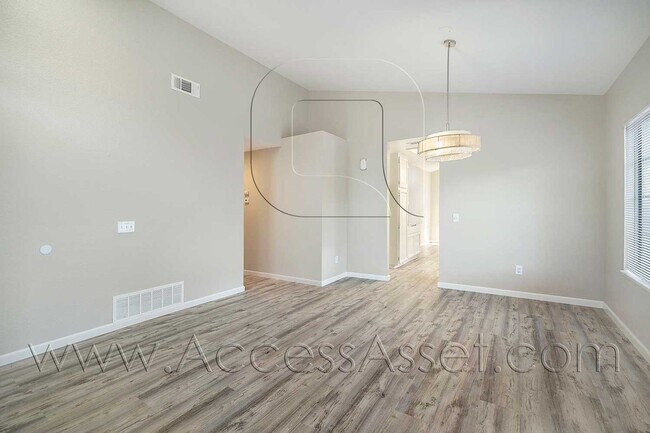 Foto del edificio - Beautifully Single Story 3 Bed/2 Bath Home...