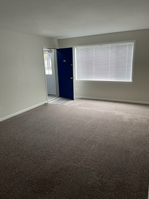 Foto del edificio - 2412 Azalea Garden Rd