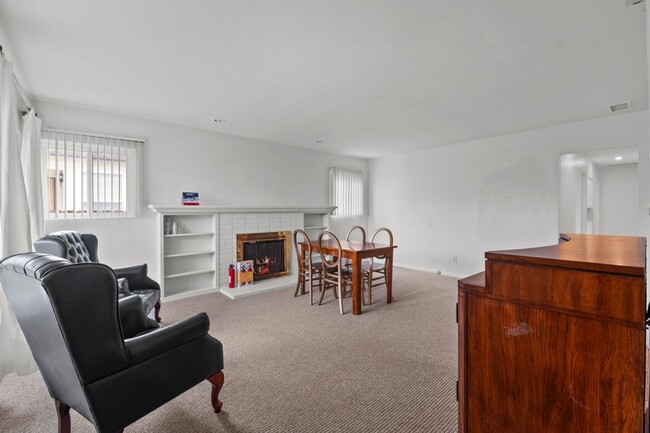 Building Photo - Attached garage!