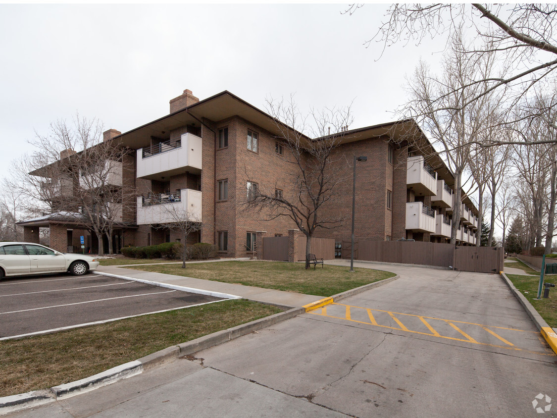 Primary Photo - Courtyard at Lakewood