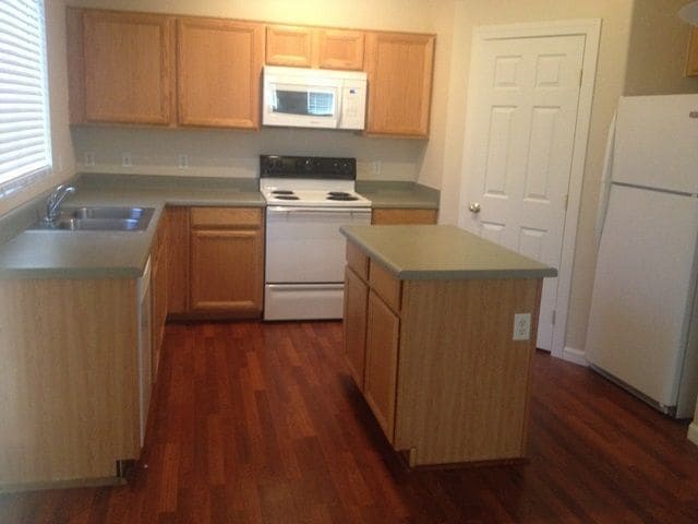 Building Photo - 1222 S 119th Ln