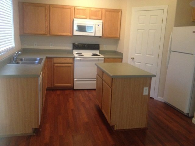 Foto del edificio - 1222 S 119th Ln