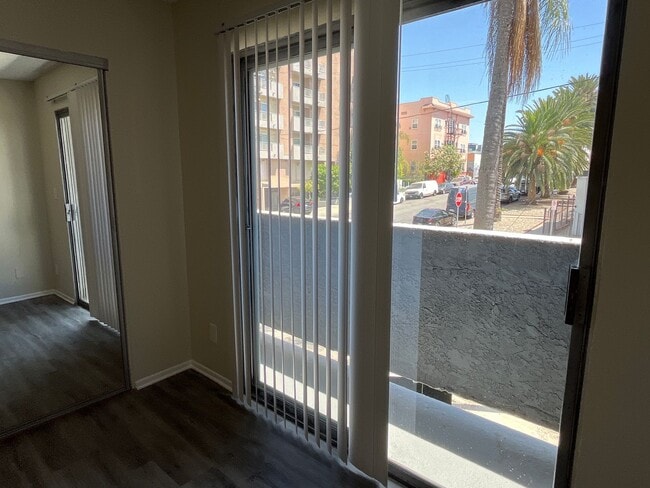 Interior Photo - 951 S. Oxford