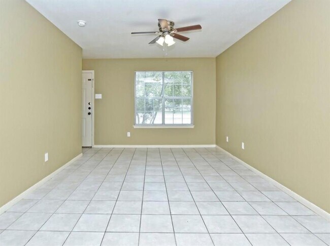 Foto del edificio - 554 E Cedar St