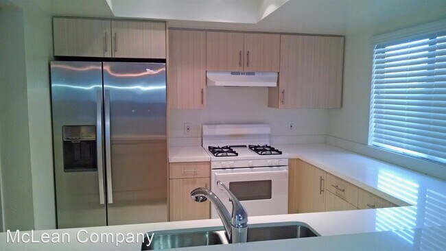 Building Photo - 483 E Via Escuela