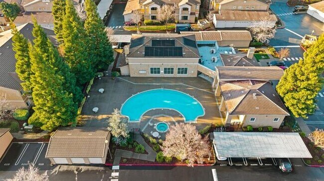 Foto del edificio - 3 bedroom, 2 bathroom condo with great flo...