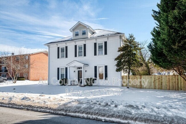 Building Photo - 8753 Signal Hill Rd