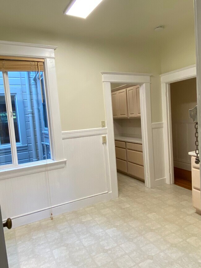 Kitchen - 3218 Steiner St