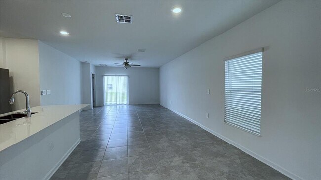 Foto del edificio - 153 Adventure Ave