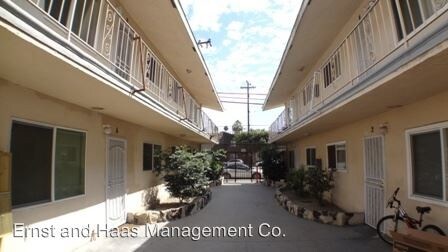 Foto del edificio - 2921 E Artesia Blvd