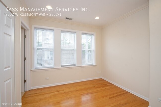 Foto del edificio - 2852 W Rosemont Ave