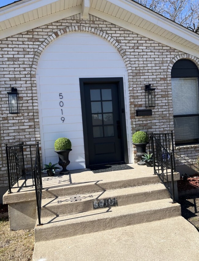 Building Photo - 5019 Blanchard Dr