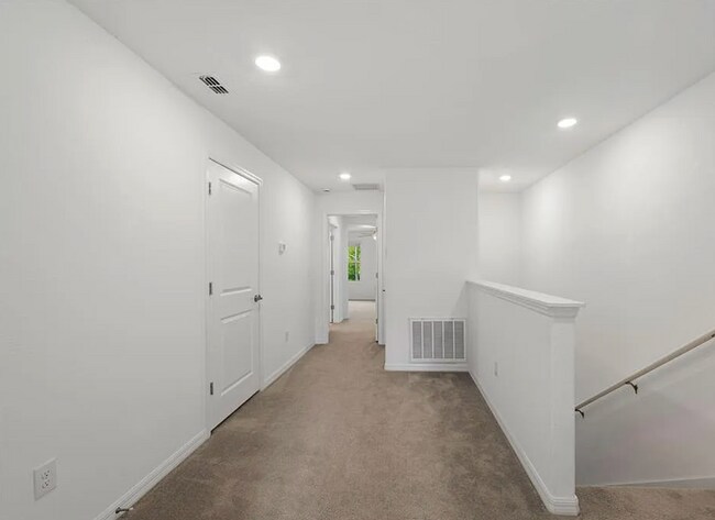 Foto del edificio - 5199 Forum Blvd