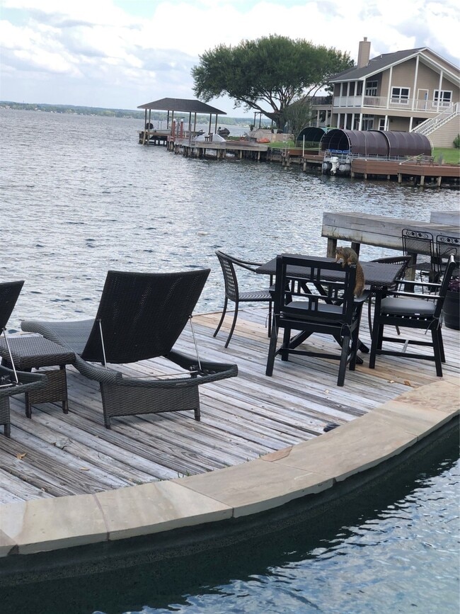 Building Photo - 45 Lakeview Village