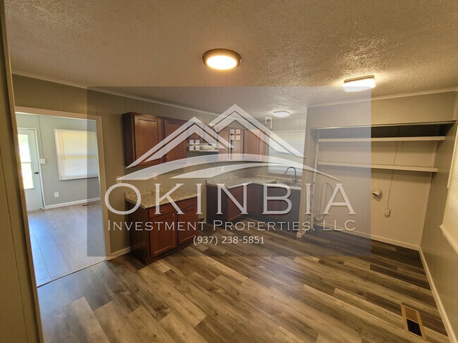 Building Photo - Newly renovated 3 bedrooms 1 bath ranch home