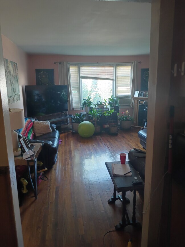 Foto del edificio - 244 Conklin Ave