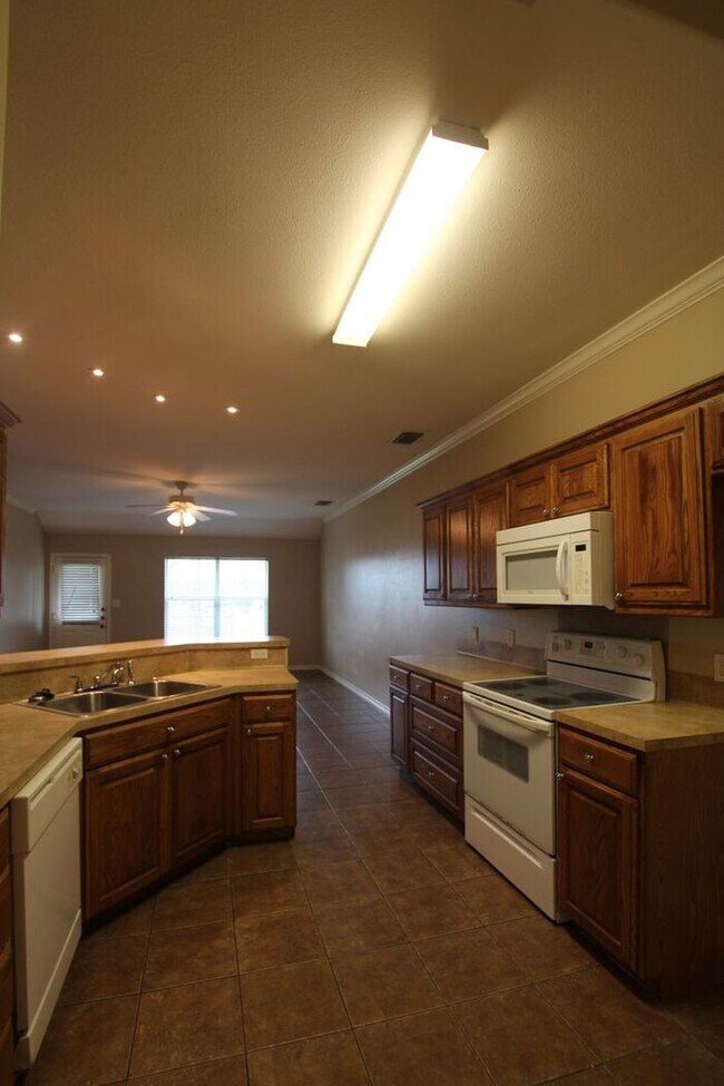 Foto del edificio - 3 Bedroom 2 Bath Duplex in Lindale ISD! Yo...