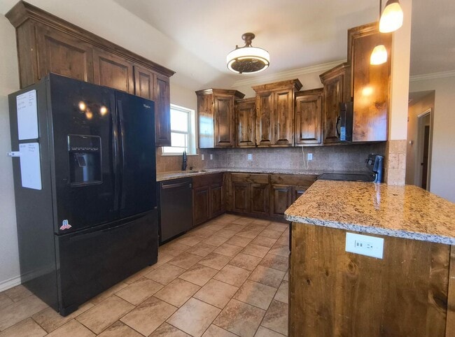 Building Photo - Discover this Beautiful 4 bedroom, 2 bath ...