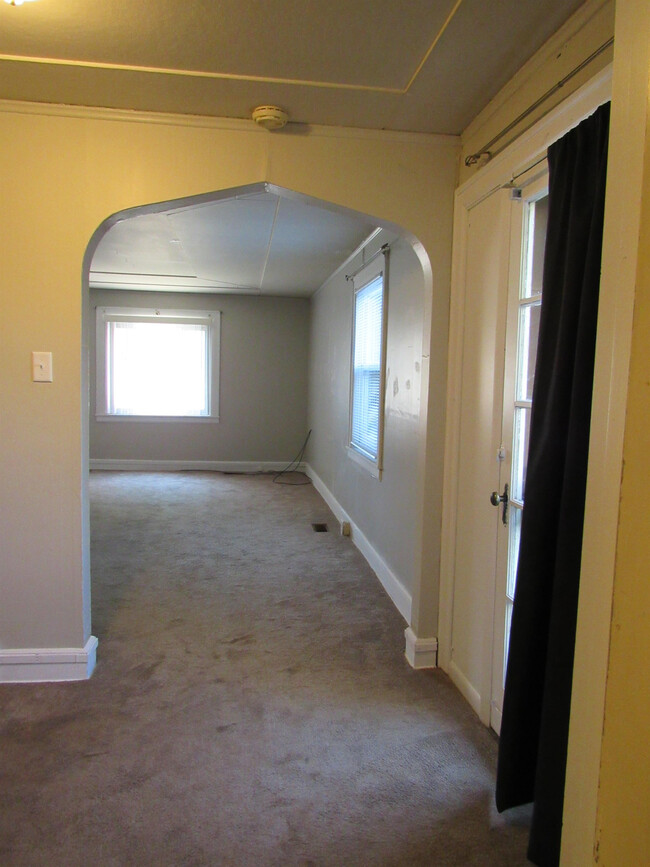 Building Photo - 319 W Elm St