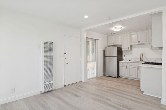 Building Photo - 337 Rexford Dr